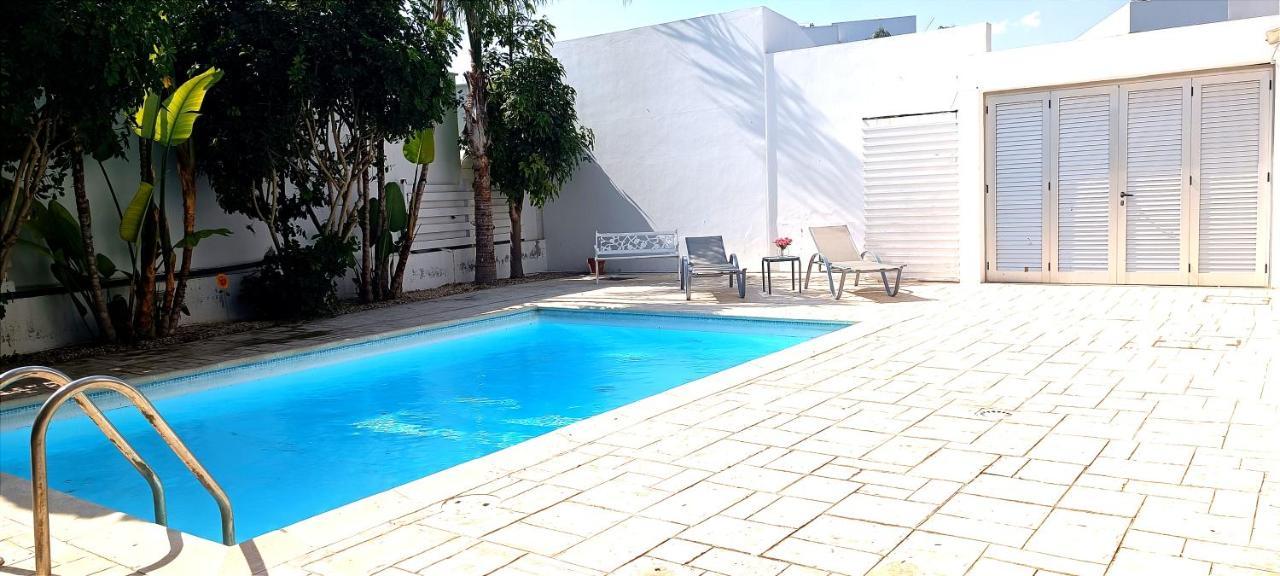 Colonial Villa 32 Перволия Екстериор снимка