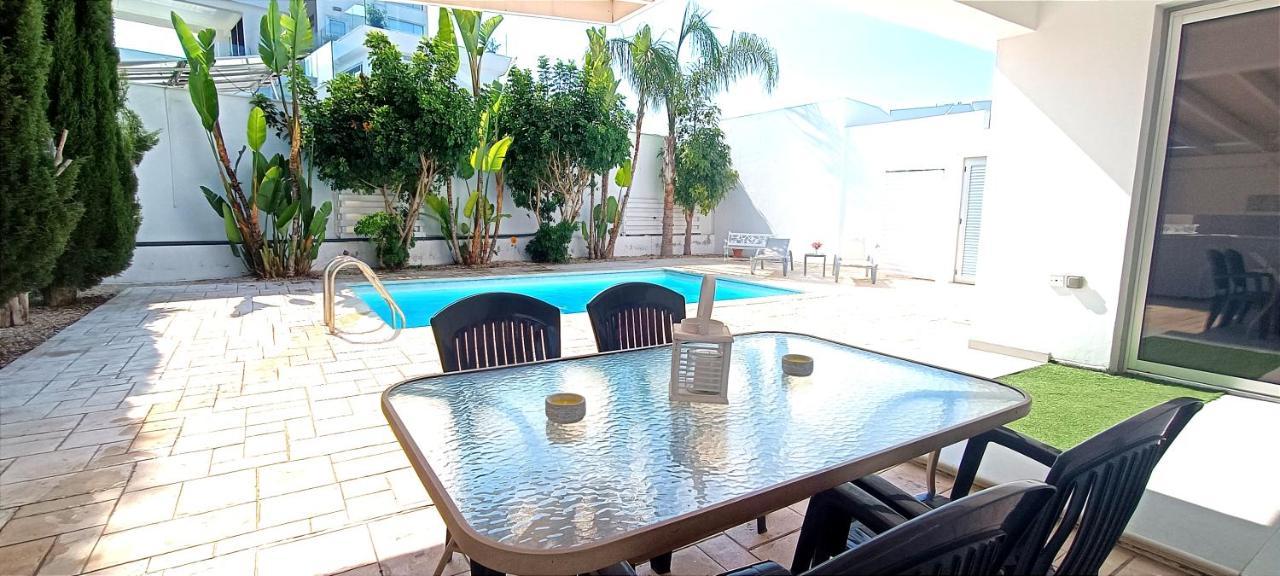 Colonial Villa 32 Перволия Екстериор снимка