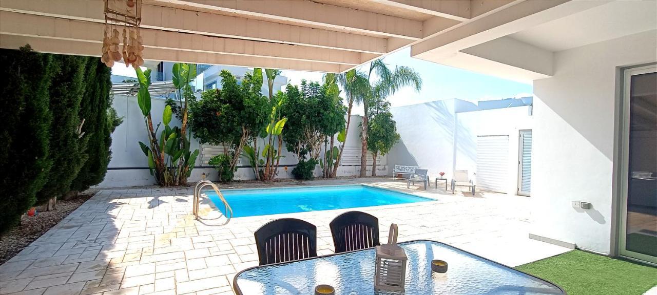 Colonial Villa 32 Перволия Екстериор снимка