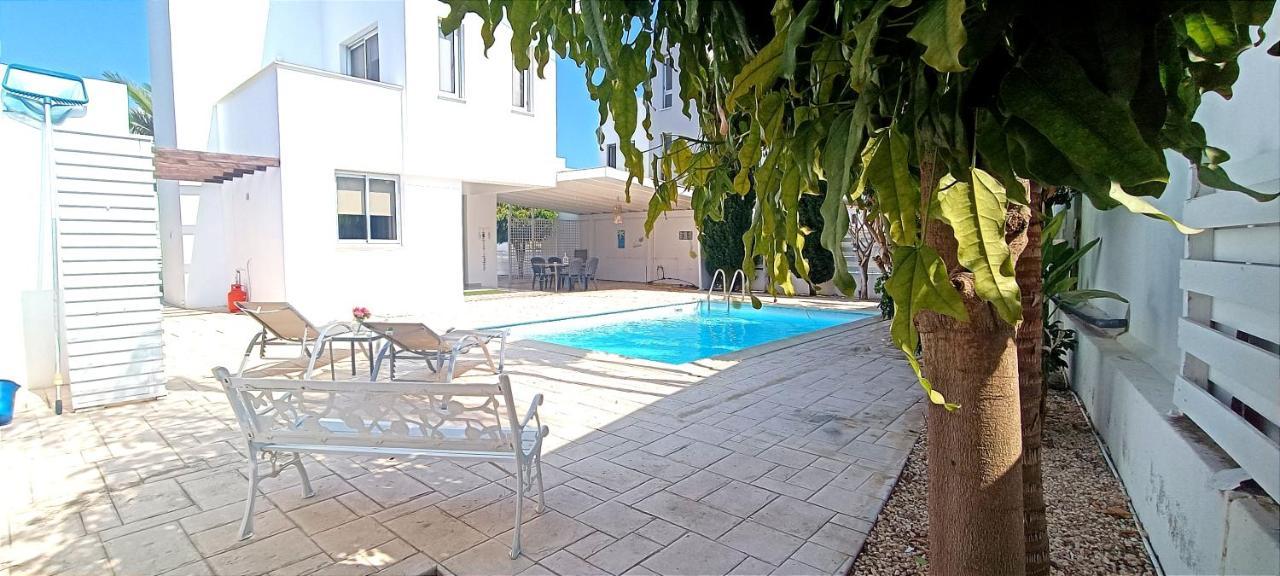Colonial Villa 32 Перволия Екстериор снимка