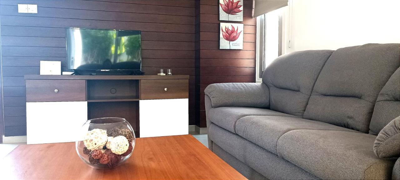 Colonial Villa 32 Перволия Екстериор снимка