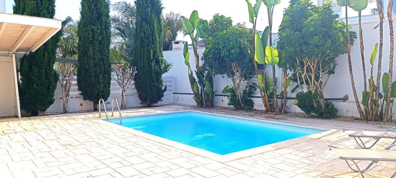 Colonial Villa 32 Перволия Екстериор снимка