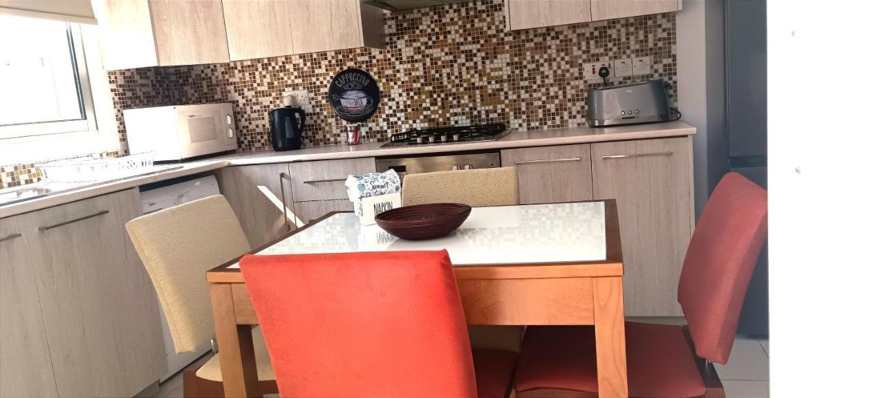 Colonial Villa 32 Перволия Екстериор снимка